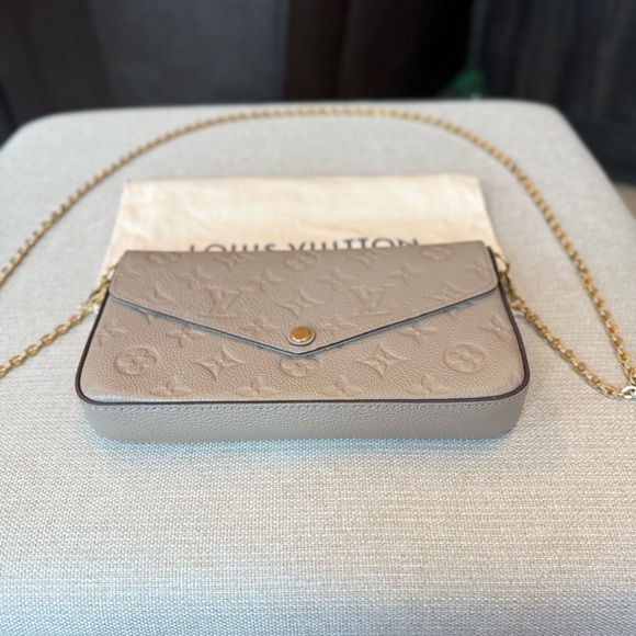 Beige Louis Vuitton Cream Clutch with Elegant Gold Hardware - Picture 3 of 14